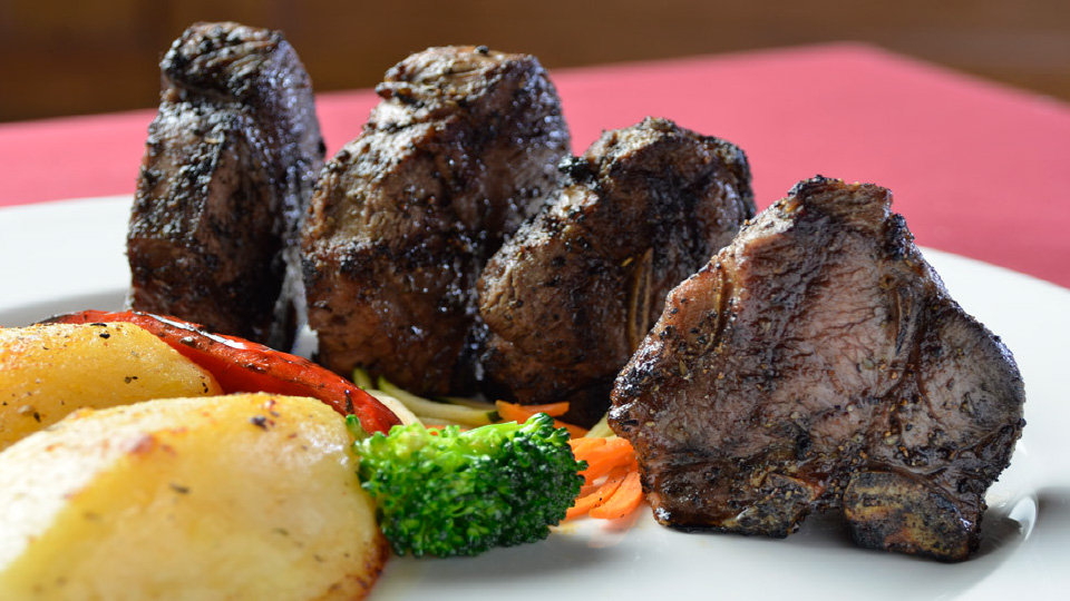 Night Out Winnipeg - Gallery - Bailey's Restaurant & Lounge